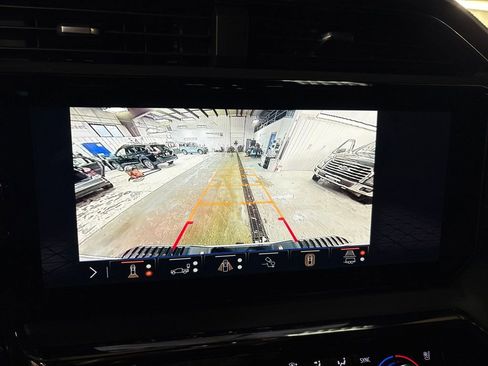 Used 2024 GMC Sierra 2500 AT4 w/ Technology Package image 24