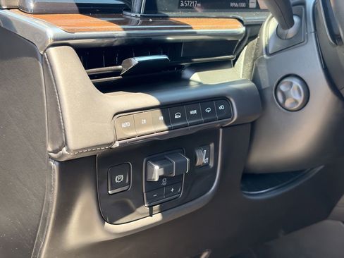 Used 2022 Cadillac Escalade Sport Platinum AWD/4WD image 21