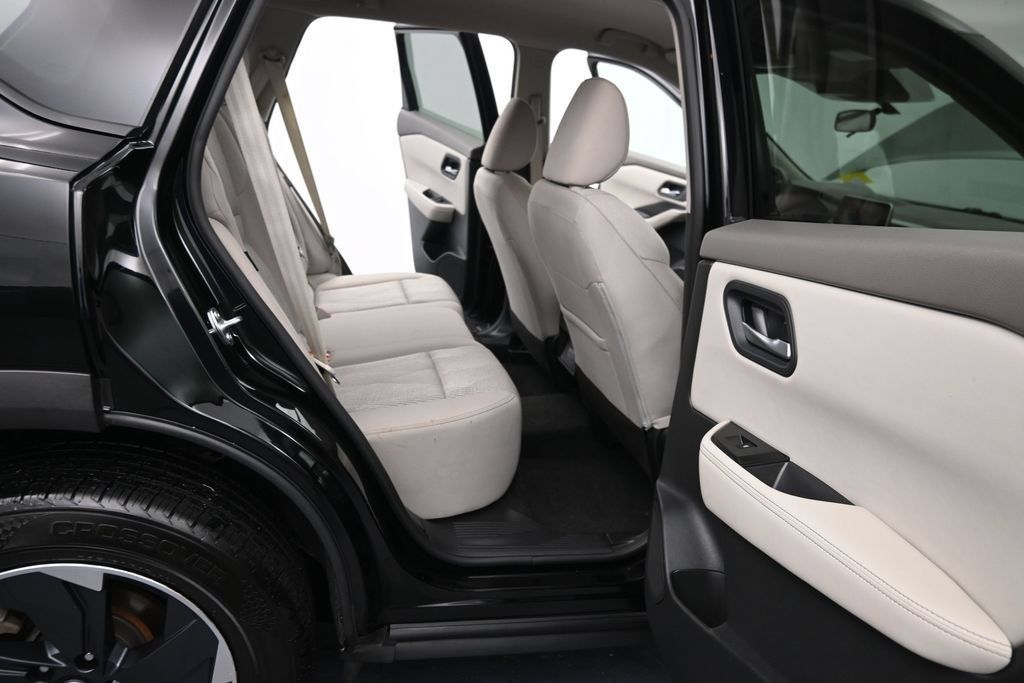 Used 2025 Nissan Rogue SV FWD image 19