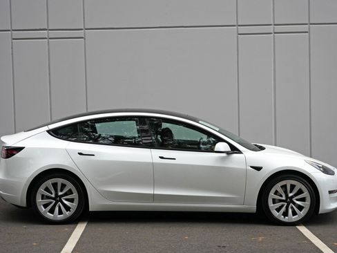 Used 2022 Tesla Model 3 Long Range AWD/4WD image 53