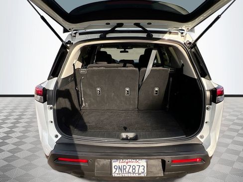 Used 2024 Nissan Pathfinder SV image 25