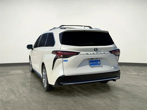 Used 2021 Toyota Sienna Platinum image 7