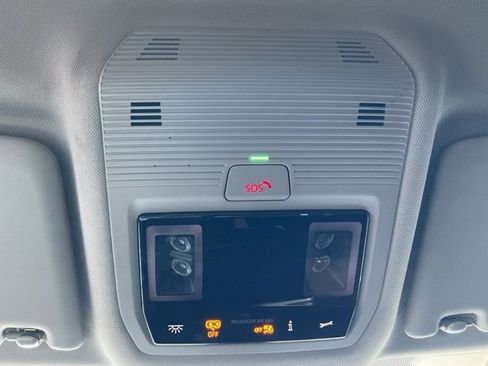 Used 2024 Volkswagen Atlas SE image 18