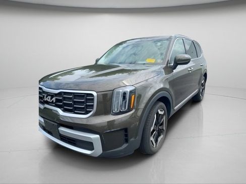 Used 2024 Kia Telluride S AWD/4WD image 2