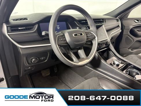 Used 2023 Jeep Grand Cherokee L Laredo AWD/4WD image 8