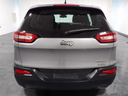 Used 2015 Jeep Cherokee Sport FWD image 6