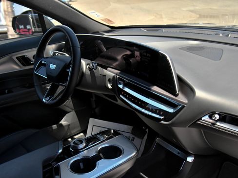 Used 2024 Cadillac Lyriq Tech RWD image 50