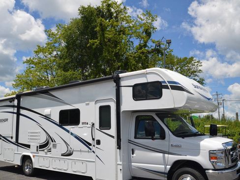 Used 2019 Ford E-450 and Econoline 450 Super Duty w/ Motorhome Prep Package RWD image 2