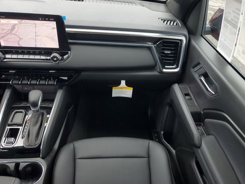 New 2025 GMC Canyon Elevation w/ Convenience Package image 17