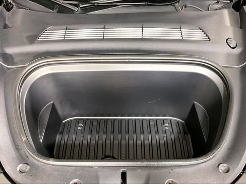 Used 2024 Tesla Model Y 2WD image 8