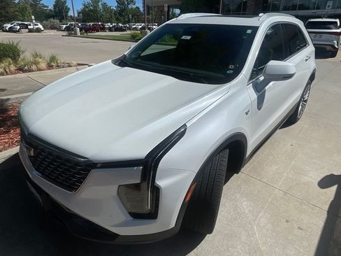 Used 2024 Cadillac XT4 Premium Luxury AWD/4WD image 2