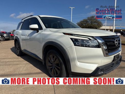Used 2022 Nissan Pathfinder SV image 1