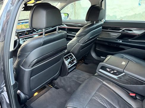 Used 2022 BMW 740i image 29