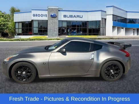 Used 2009 Nissan 370Z Touring RWD image 2