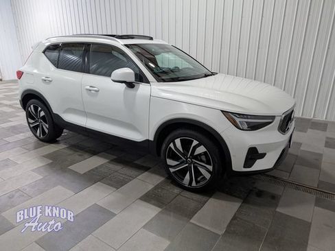 Used 2023 Volvo XC40 B5 Plus w/ Protection Package Premier AWD/4WD image 5