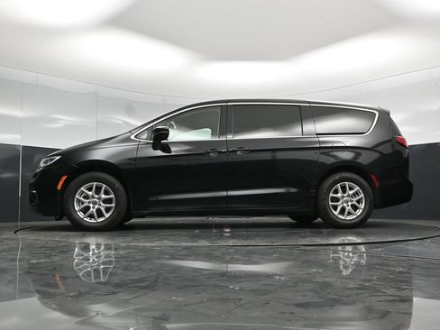 Used 2024 Chrysler Pacifica Touring-L FWD image 53