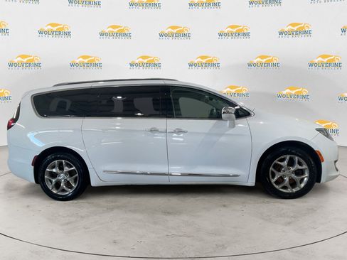 Used 2018 Chrysler Pacifica Limited image 6