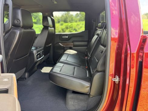 Used 2019 Chevrolet Silverado 1500 High Country w/ Technology Package AWD/4WD image 9