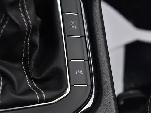 New 2026 Volkswagen Taos SE image 17