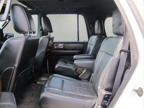 Used 2016 Lincoln Navigator Select RWD image 23