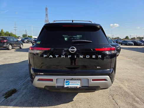 Used 2024 Nissan Pathfinder SL FWD image 4