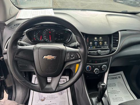 Used 2018 Chevrolet Trax LS w/ LPO, Cargo Package AWD/4WD image 7