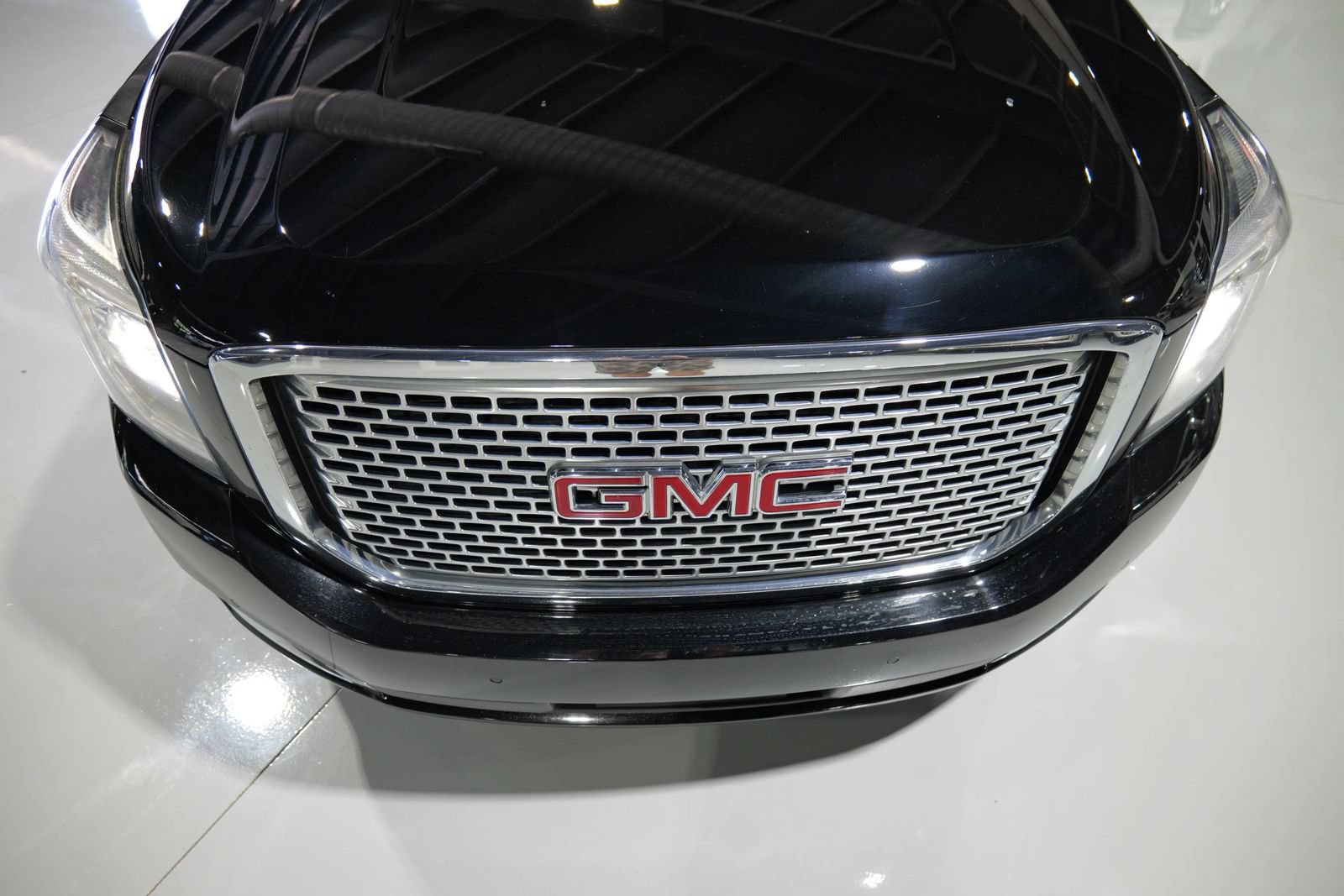 Used 2017 GMC Yukon Denali w/ Open Road Package AWD/4WD image 10