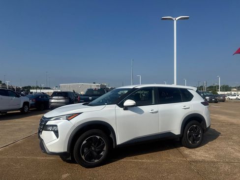 Certified 2024 Nissan Rogue SV AWD/4WD image 9