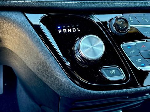 New 2026 Chrysler Pacifica Select image 14
