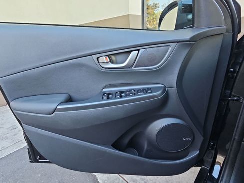 Used 2021 Hyundai Kona Limited AWD/4WD image 27
