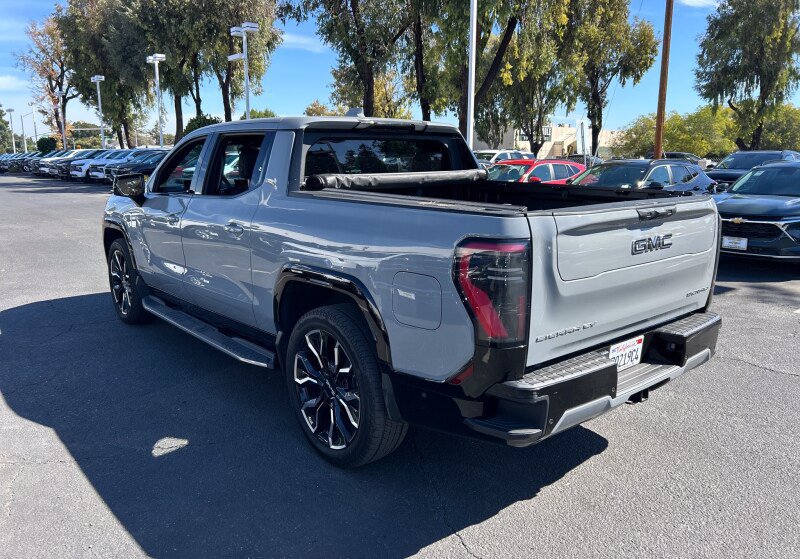 Used 2024 GMC Sierra EV Denali AWD/4WD image 3