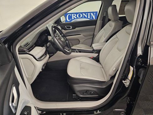 Used 2022 Jeep Compass Latitude w/ Convenience Group FWD image 4