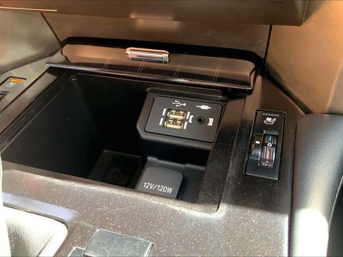 Used 2021 Lexus GX 460 Premium w/ Premium Package image 28