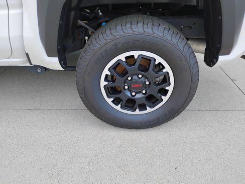 Used 2025 Toyota Tacoma TRD Off-Road AWD/4WD image 30
