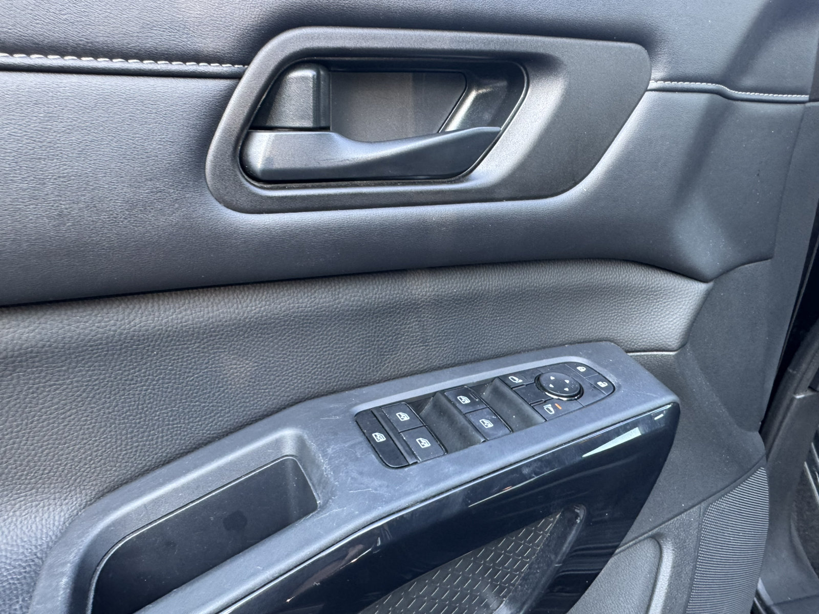 Used 2024 Nissan Pathfinder SV AWD/4WD image 12