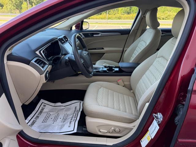 Used 2016 Ford Fusion SE FWD image 11