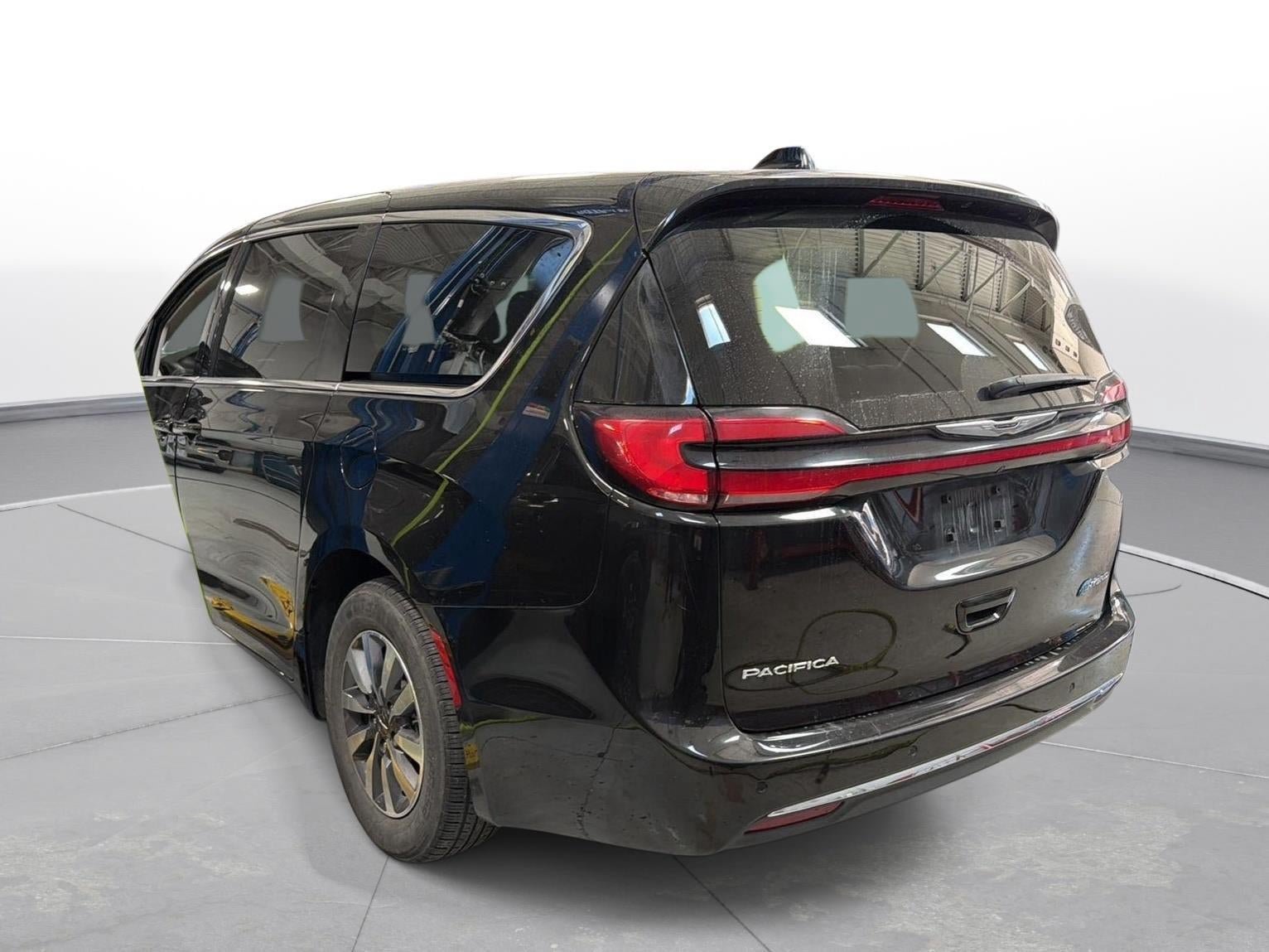 Used 2024 Chrysler Pacifica Limited FWD image 26