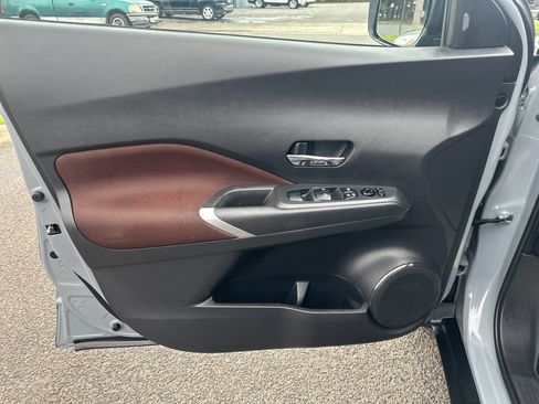 Used 2023 Nissan Kicks SR FWD image 11