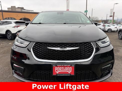 Used 2024 Chrysler Pacifica Touring-L image 5