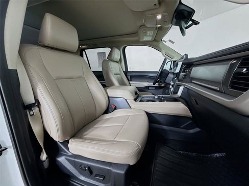 Used 2023 Ford Expedition XLT image 31