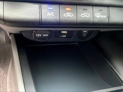 Used 2025 Hyundai Elantra SE FWD image 15