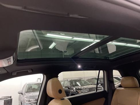 Certified 2023 Volkswagen Tiguan SE w/ Panoramic Sunroof Package AWD/4WD image 24