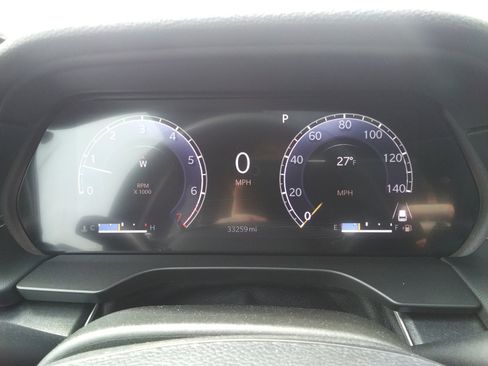 Used 2023 Jeep Grand Cherokee L Laredo image 17