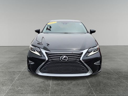 Used 2017 Lexus ES 350 w/ Luxury Package FWD image 2