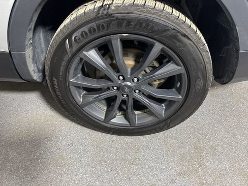 Used 2018 Ford Explorer XLT w/ Equipment Group 202A image 5