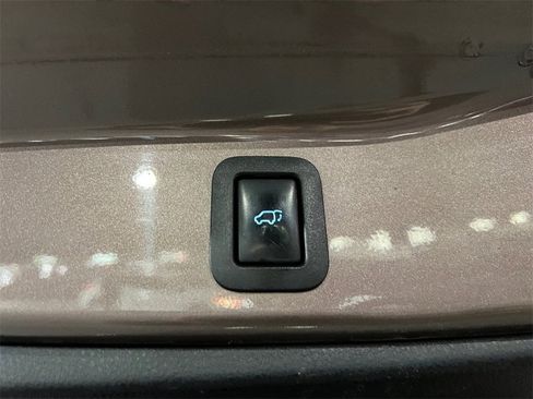 Used 2017 Toyota Highlander Limited image 7