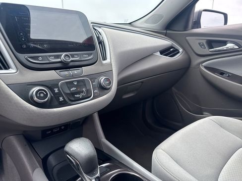 Used 2022 Chevrolet Malibu LS FWD image 19