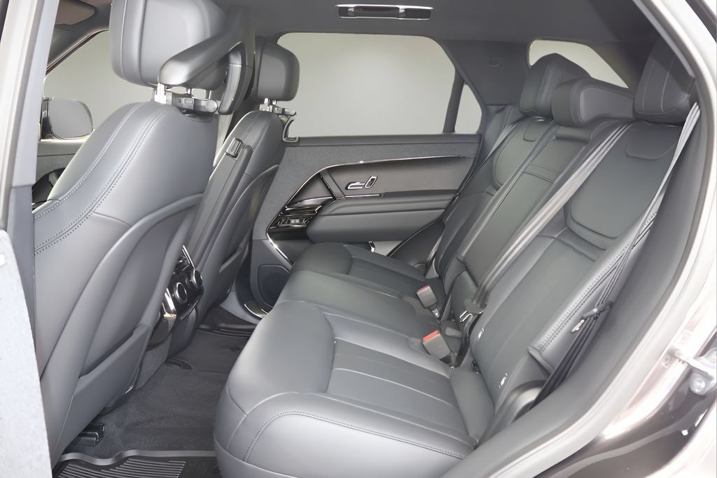 New 2026 Land Rover Range Rover Sport Dynamic SE AWD/4WD image 12