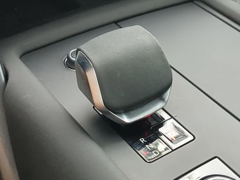 Used 2025 Land Rover Discovery Dynamic SE image 35