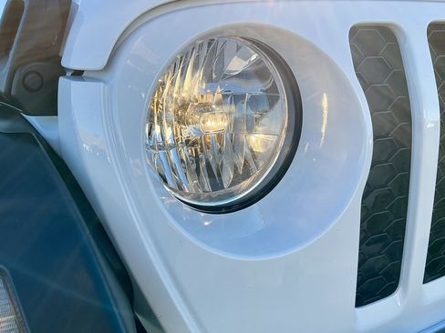 Used 2020 Jeep Gladiator Sport w/ Quick Order Package 24S image 8